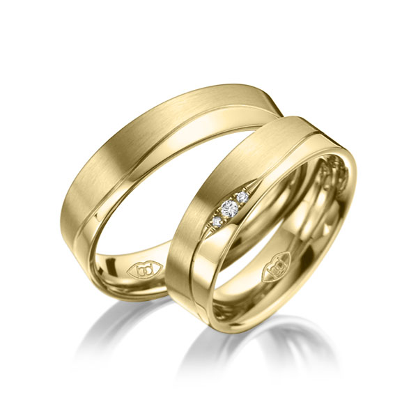 Paar klassische Trauringe/Eheringe in Gelbgold 375 mit zus. 0,03 ct. Brillant tw, si 