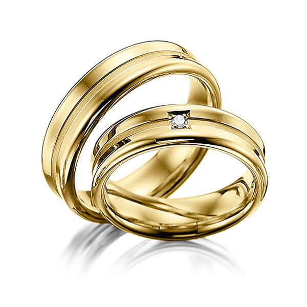 Paar klassische Trauringe/Eheringe in Gelbgold 375 mit zus. 0,03 ct. Brillant tw, si von Merii