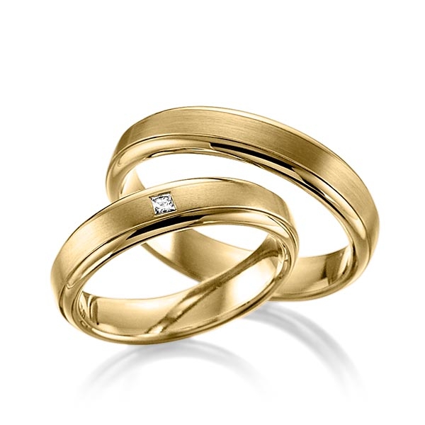 Paar klassische Trauringe/Eheringe in Gelbgold 375 mit zus. 0,03 ct. Prinzess-Diamant tw, si 