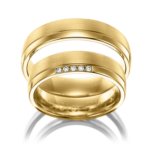 Paar klassische Trauringe/Eheringe in Gelbgold 375 mit zus. 0,05 ct. Brillant tw, si von Merii - M-1138-6