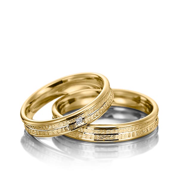 Paar klassische Trauringe/Eheringe in Gelbgold 585 , gehämmert Struktur mit zus. 0,01 ct. Brillant tw, si von Merii - M-1006-9 Paar klassische Trauringe/Eheringe in Gelbgold 585 , gehämmert Struktur mit zus. 0,01 ct. Brillant tw, si von Merii - M-1006-9