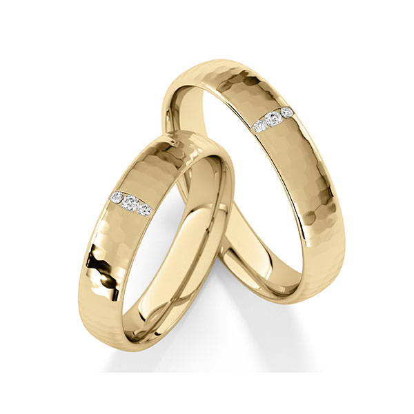 Paar klassische Trauringe/Eheringe in Gelbgold 585 gehämmert Struktur mit zus. 0,072 ct. Brillant tw, si von Steinberg