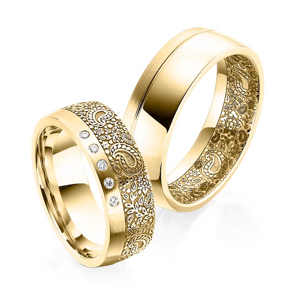 Paar klassische Trauringe/Eheringe in Gelbgold 585 Laser Struktur mit zus. 0,05 ct. Brillant tw, si von 123GOLD