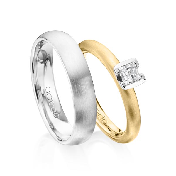 Paar klassische Trauringe/Eheringe in Gelbgold 585 mit 0,4 ct. Prinzess-Diamant tw, vs von acredo - A-1372-2 Paar klassische Trauringe/Eheringe in Gelbgold 585 mit 0,4 ct. Prinzess-Diamant tw, vs von acredo - A-1372-2