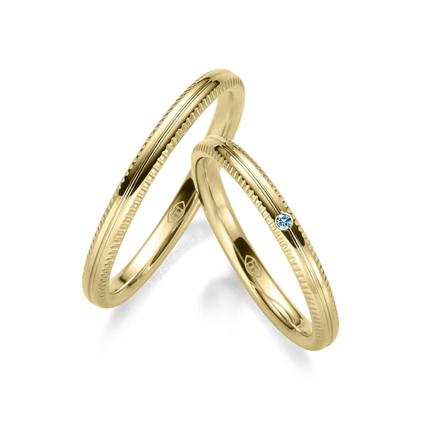 Paar klassische Trauringe/Eheringe in Gelbgold 585 mit zus. 0,01 ct. Brillant skyblue 