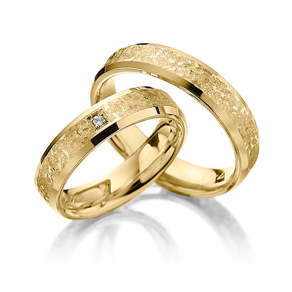 Paar klassische Trauringe/Eheringe in Gelbgold 585 mit zus. 0,01 ct. Brillant tw, si von Merii