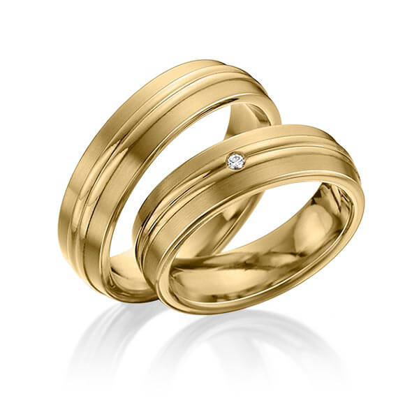 Paar klassische Trauringe/Eheringe in Gelbgold 585 mit zus. 0,025 ct. Brillant tw, si von 123GOLD