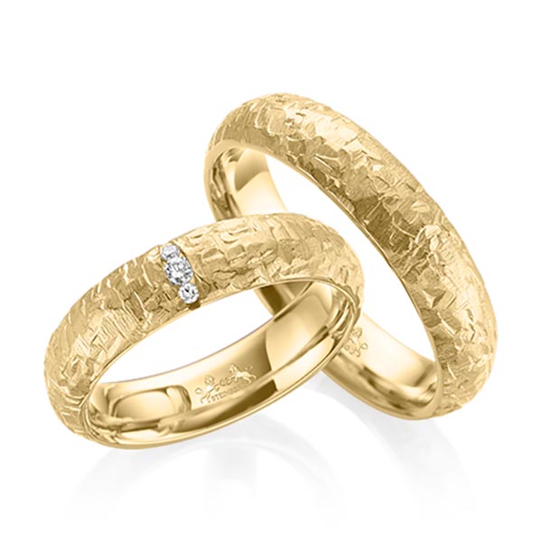 Paar klassische Trauringe/Eheringe in Gelbgold 585 mit zus. 0,05 ct. Brillant tw, si von Steinberg