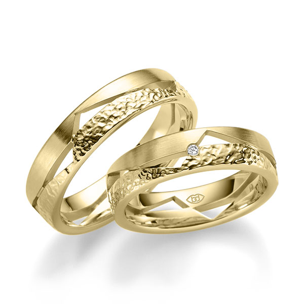 Paar klassische Trauringe/Eheringe in Gelbgold 585 mit zus. 0,06 ct. Brillant tw, si von 123GOLD