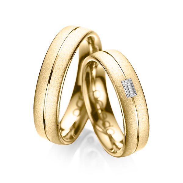 Paar klassische Trauringe/Eheringe in Gelbgold 585 mit zus. 0,12 ct. Baguette-Diamant tw, vs von acredo - A-1019-9 Paar klassische Trauringe/Eheringe in Gelbgold 585 mit zus. 0,12 ct. Baguette-Diamant tw, vs von acredo - A-1019-9