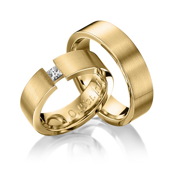 Paar klassische Trauringe/Eheringe in Gelbgold 585 mit zus. 0,12 ct. Prinzess-Diamant tw, if von 123GOLD