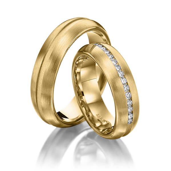 Paar klassische Trauringe/Eheringe in Gelbgold 585 mit zus. 0,225 ct. Brillant tw, si von Steinberg - Q-1254-1 Paar klassische Trauringe/Eheringe in Gelbgold 585 mit zus. 0,225 ct. Brillant tw, si von Steinberg - Q-1254-1