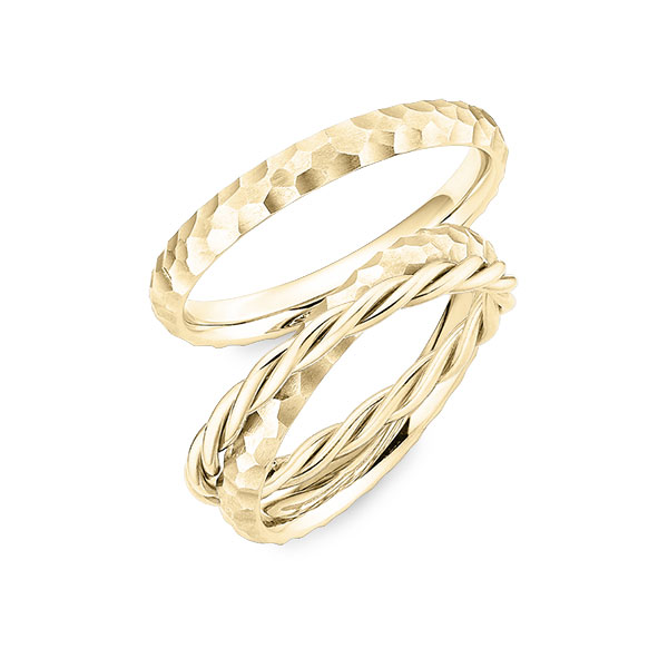 Paar klassische Trauringe/Eheringe in Gelbgold 750 gehämmert Struktur, von 123GOLD - Y-1476-2