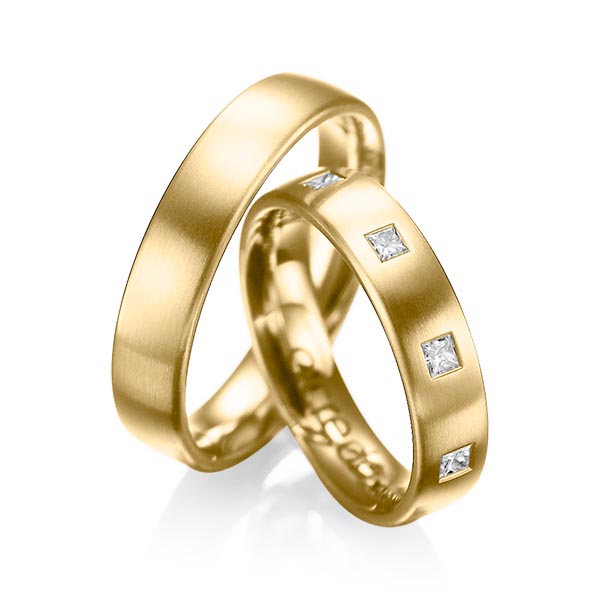 Paar klassische Trauringe/Eheringe in Gelbgold 750 mit zus. 0,45 ct. Prinzess-Diamant tw, si von acredo - A-1004-2 Paar klassische Trauringe/Eheringe in Gelbgold 750 mit zus. 0,45 ct. Prinzess-Diamant tw, si von acredo - A-1004-2