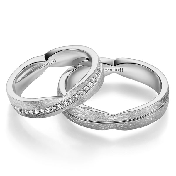 Paar klassische Trauringe/Eheringe in Graugold 585 crushed Struktur mit zus. 0,184 ct. Brillant tw, si von acredo