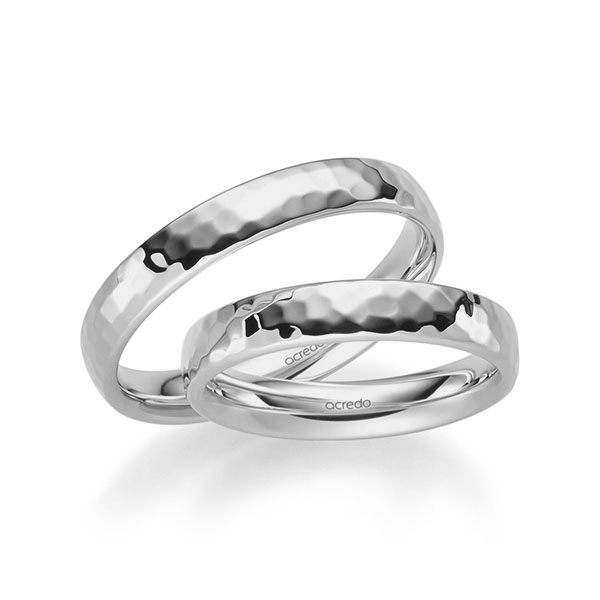 Paar klassische Trauringe/Eheringe in Graugold 585 gehämmert Struktur von acredo