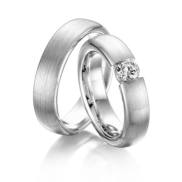 Paar klassische Trauringe/Eheringe in Graugold 585 mit 0,3 ct. Brillant tw, si von Steinberg
