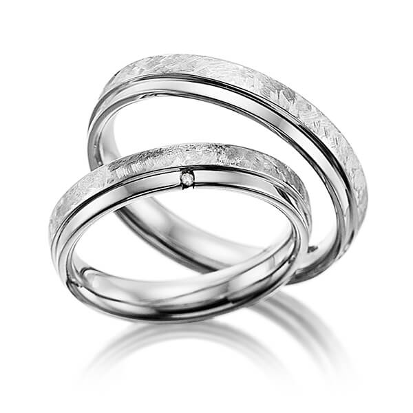 Paar klassische Trauringe/Eheringe in Graugold 585 mit zus. 0,005 ct. Brillant tw, si von Merii