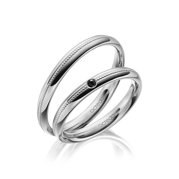 Paar klassische Trauringe/Eheringe in Graugold 585 mit zus. 0,03 ct. Brillant schwarz von acredo