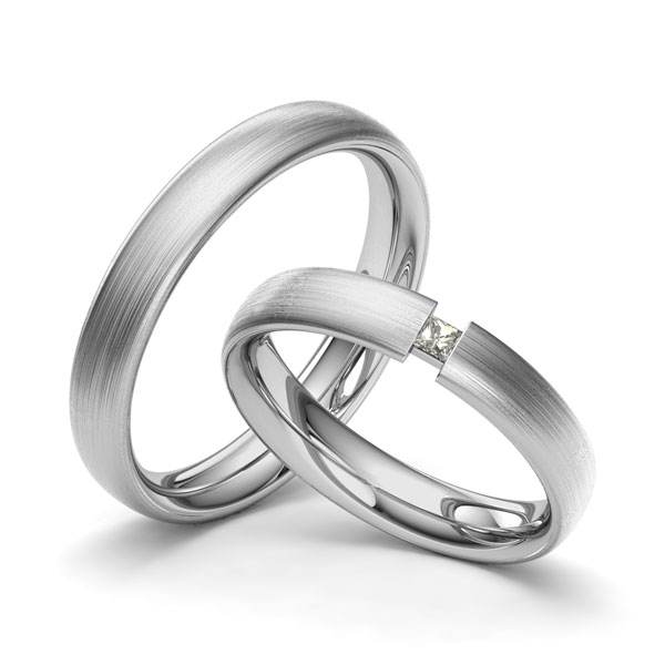 Paar klassische Trauringe/Eheringe in Graugold 585 mit zus. 0,05 ct. Prinzess-Diamant tw, si von Merii