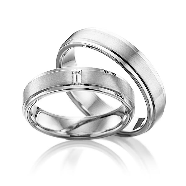 Paar klassische Trauringe/Eheringe in Graugold 585 mit zus. 0,06 ct. Baguette-Diamant tw, vs von 123GOLD