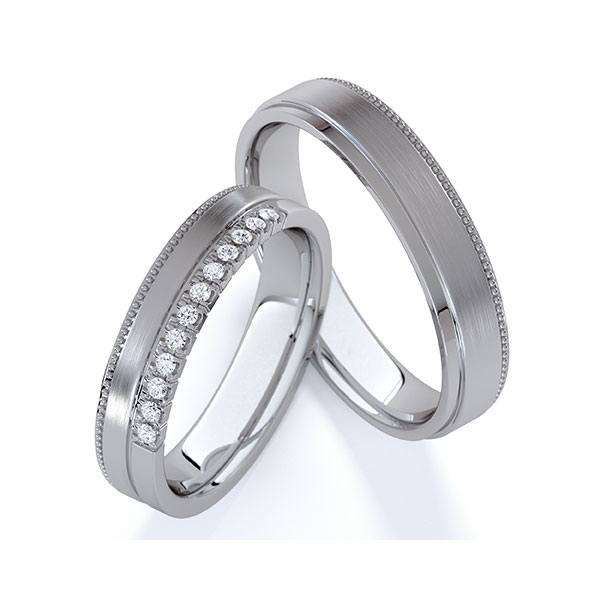 Paar klassische Trauringe/Eheringe in Graugold 585 mit zus. 0,12 ct. Brillant tw, vs von Steinberg