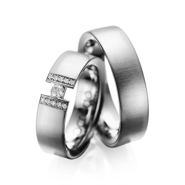Paar klassische Trauringe/Eheringe in Graugold 585 mit zus. 0,15 ct. Brillant tw, si von acredo - A-1033-5 Paar klassische Trauringe/Eheringe in Graugold 585 mit zus. 0,15 ct. Brillant tw, si von acredo - A-1033-5