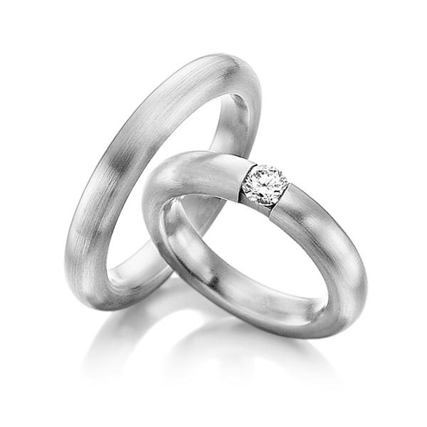 Paar klassische Trauringe/Eheringe in Graugold 585 mit zus. 0,2 ct. Brillant tw, si von 123GOLD - Y-1231-4