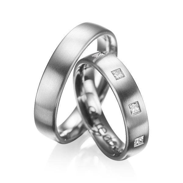 Paar klassische Trauringe/Eheringe in Graugold 585 mit zus. 0,45 ct. Prinzess-Diamant tw, si von acredo - A-1004-4