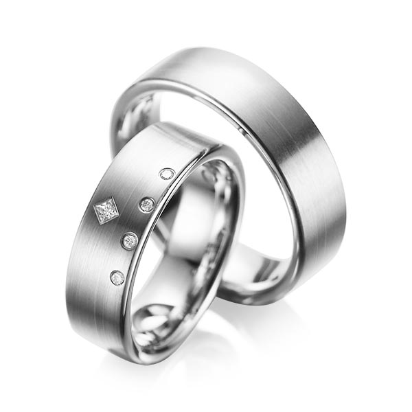 Paar klassische Trauringe/Eheringe in Graugold 750 mit zus. 0,07 ct. Brillant & Prinzess-Diamant tw, si tw, vs von acredo - A-1038-2 Paar klassische Trauringe/Eheringe in Graugold 750 mit zus. 0,07 ct. Brillant & Prinzess-Diamant tw, si tw, vs von acredo - A-1038-2