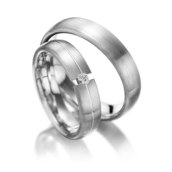 Paar klassische Trauringe/Eheringe in Graugold dunkel 585 mit zus. 0,05 ct. Brillant tw, si von 123GOLD