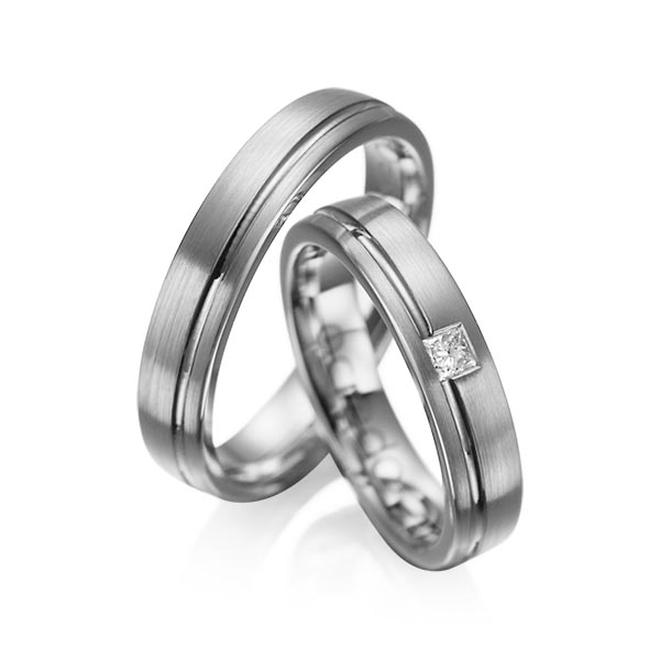 Paar klassische Trauringe/Eheringe in Graugold dunkel 585 mit zus. 0,08 ct. Prinzess-Diamant tw, si von acredo - A-1018-11 Paar klassische Trauringe/Eheringe in Graugold dunkel 585 mit zus. 0,08 ct. Prinzess-Diamant tw, si von acredo - A-1018-11