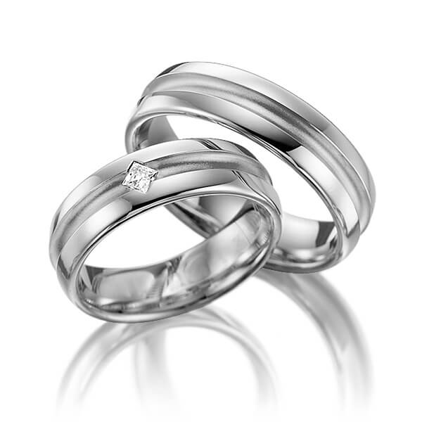 Paar klassische Trauringe/Eheringe in Graugold dunkel 585 mit zus. 0,08 ct. Prinzess-Diamant tw, vs von 123GOLD - Y-1223-17