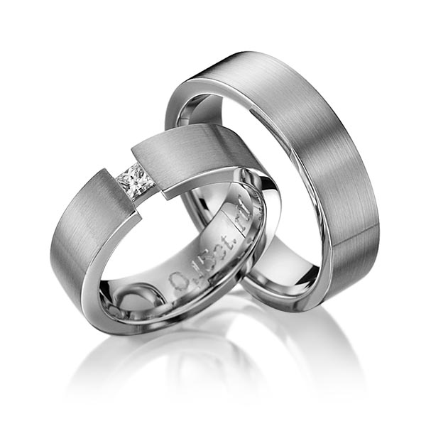 Paar klassische Trauringe/Eheringe in Graugold dunkel 585 mit zus. 0,12 ct. Prinzess-Diamant tw, if von 123GOLD - Y-1115-3 Paar klassische Trauringe/Eheringe in Graugold dunkel 585 mit zus. 0,12 ct. Prinzess-Diamant tw, if von 123GOLD - Y-1115-3