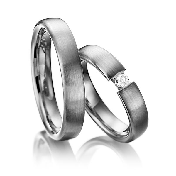 Paar klassische Trauringe/Eheringe in Graugold dunkel 585 mit zus. 0,1 ct. Brillant tw, si von 123GOLD