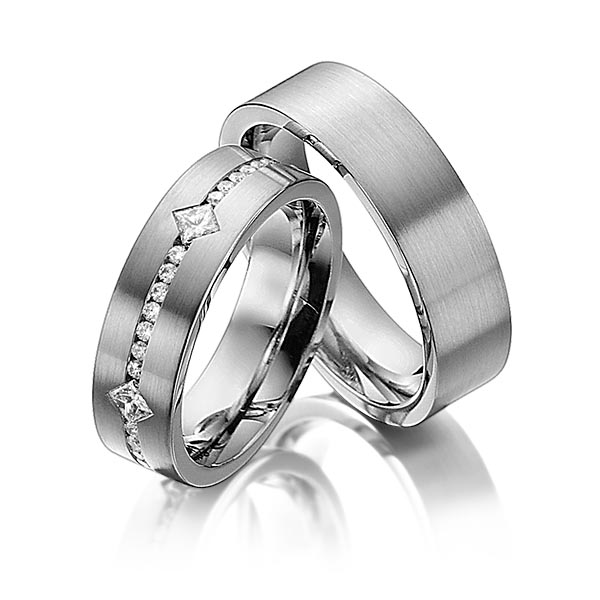 Paar klassische Trauringe/Eheringe in Graugold dunkel 585 mit zus. 0,95 ct. Brillant & Prinzess-Diamant tw, si von 123GOLD - Y-1271-2