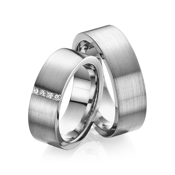 Paar klassische Trauringe/Eheringe in Palladium 585 mit zus. 0,12 ct. Prinzess-Diamant tw, si von Steinberg