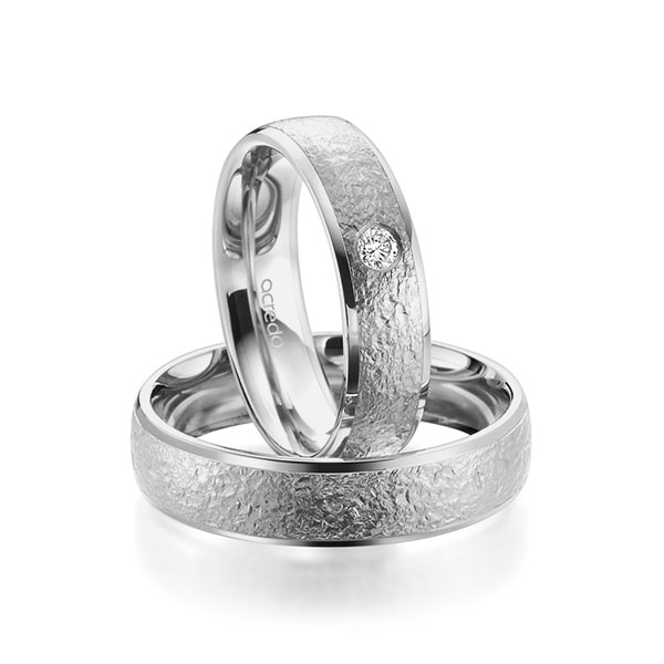 Paar klassische Trauringe/Eheringe in Platin 600 , crushed Struktur mit zus. 0,08 ct. Brillant tw, si von acredo - A-1961-4 Paar klassische Trauringe/Eheringe in Platin 600 , crushed Struktur mit zus. 0,08 ct. Brillant tw, si von acredo - A-1961-4