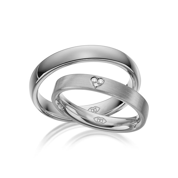 Paar klassische Trauringe/Eheringe in Platin 600 mit zus. 0,021 ct. Brillant tw, si 