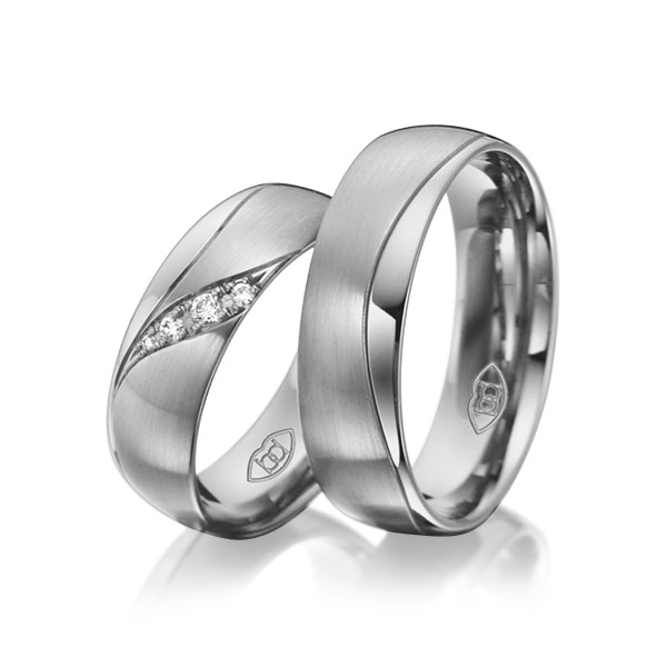 Paar klassische Trauringe/Eheringe in Platin 600 mit zus. 0,033 ct. Brillant tw, si 