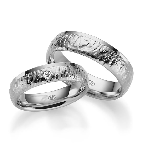 Paar klassische Trauringe/Eheringe in Platin 600 mit zus. 0,03 ct. Brillant tw, si von 123GOLD