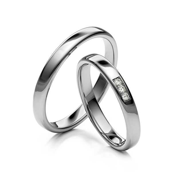 Paar klassische Trauringe/Eheringe in Platin 600 mit zus. 0,045 ct. Brillant tw, si 