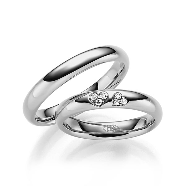 Paar klassische Trauringe/Eheringe in Platin 600 mit zus. 0,065 ct. Brillant tw, si 