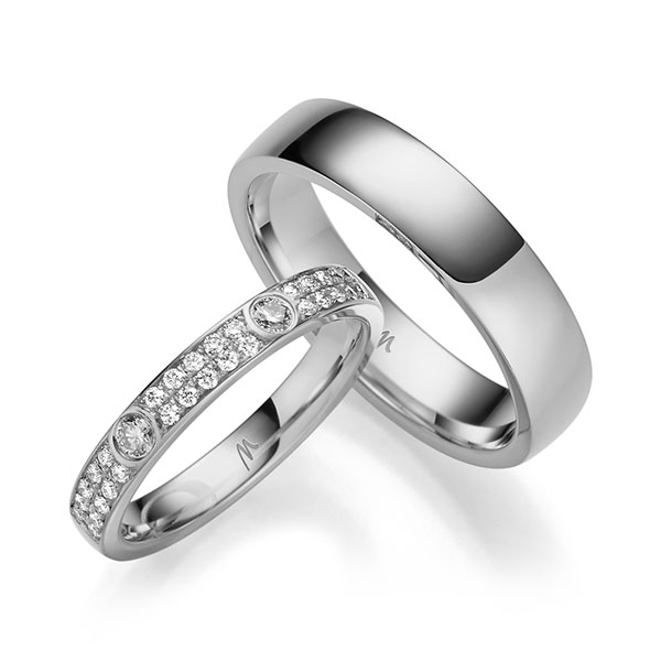 Paar klassische Trauringe/Eheringe in Platin 600 mit zus. 0,25 ct. Brillant tw, vs von Merii