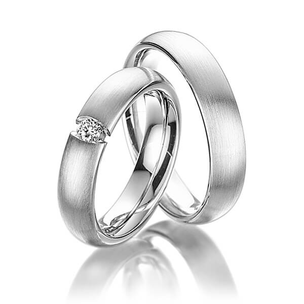 Paar klassische Trauringe/Eheringe in Platin 777 mit zus. 0,08 ct. Brillant tw, si von Steinberg - Q-1383-1