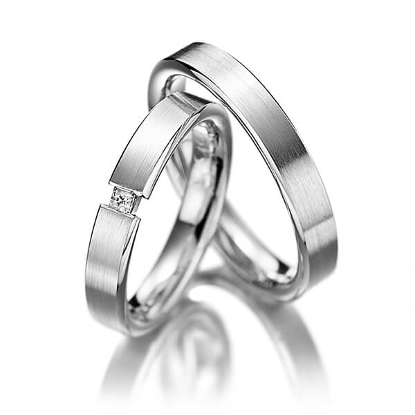 Paar klassische Trauringe/Eheringe in Platin 950 mit zus. 0,07 ct. Prinzess-Diamant tw, vs von 123GOLD