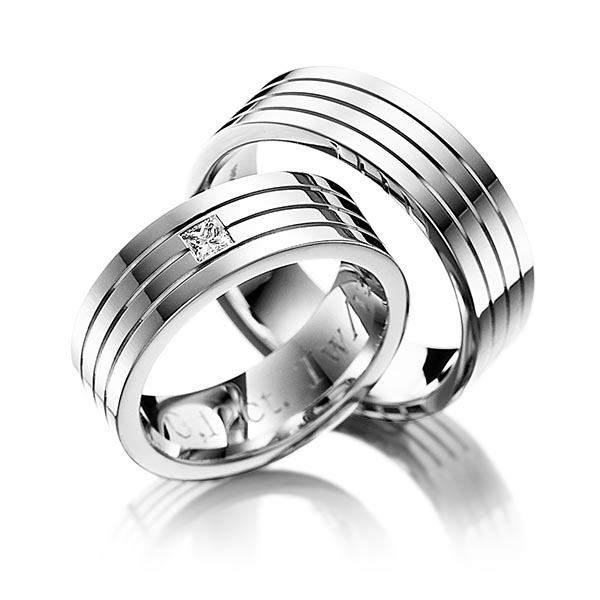 Paar klassische Trauringe/Eheringe in Platin 950 mit zus. 0,12 ct. Prinzess-Diamant tw, vs von 123gold - Y-1151-2 Paar klassische Trauringe/Eheringe in Platin 950 mit zus. 0,12 ct. Prinzess-Diamant tw, vs von 123gold - Y-1151-2