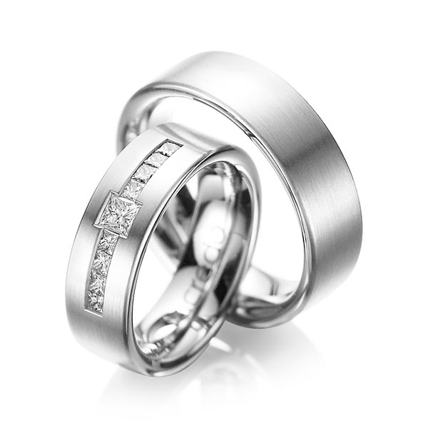 Paar klassische Trauringe/Eheringe in River Platin 950 mit zus. 0,52 ct. Prinzess-Diamant tw, si von acredo - A-1050-1 Paar klassische Trauringe/Eheringe in River Platin 950 mit zus. 0,52 ct. Prinzess-Diamant tw, si von acredo - A-1050-1