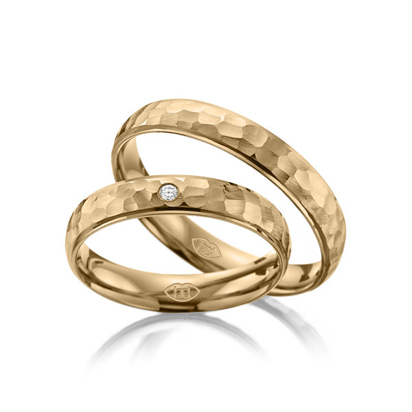 Paar klassische Trauringe/Eheringe in Roségold 585 , gehämmert Struktur mit zus. 0,01 ct. Brillant tw, si 