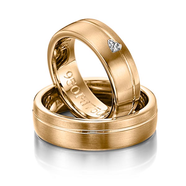 Paar klassische Trauringe/Eheringe in Roségold 585 mit zus. 0,1 ct. Herz-Diamant tw, vs von 123GOLD